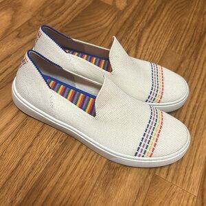 Girls Washable Rothy’s Rainbow print slip ons SZ 3
